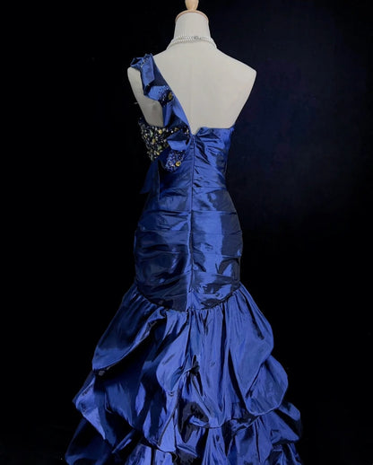 Élégantes robes de bal sirène asymétriques bleu marine en satin à volants longueur ras du sol tenues de soirée formelles N3487