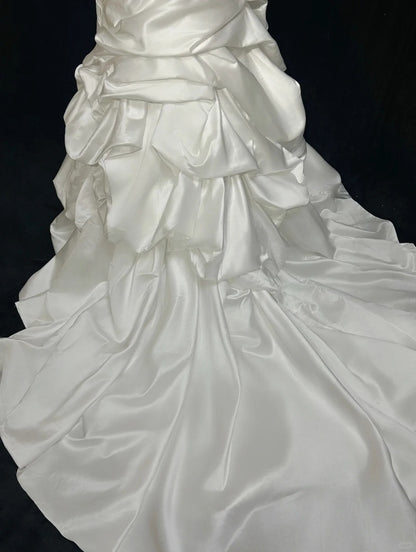 Vintage Mermaid V Neckline Sleeveless Floor Length Satin White Ruffled Ruched Wedding Dresses RB3314