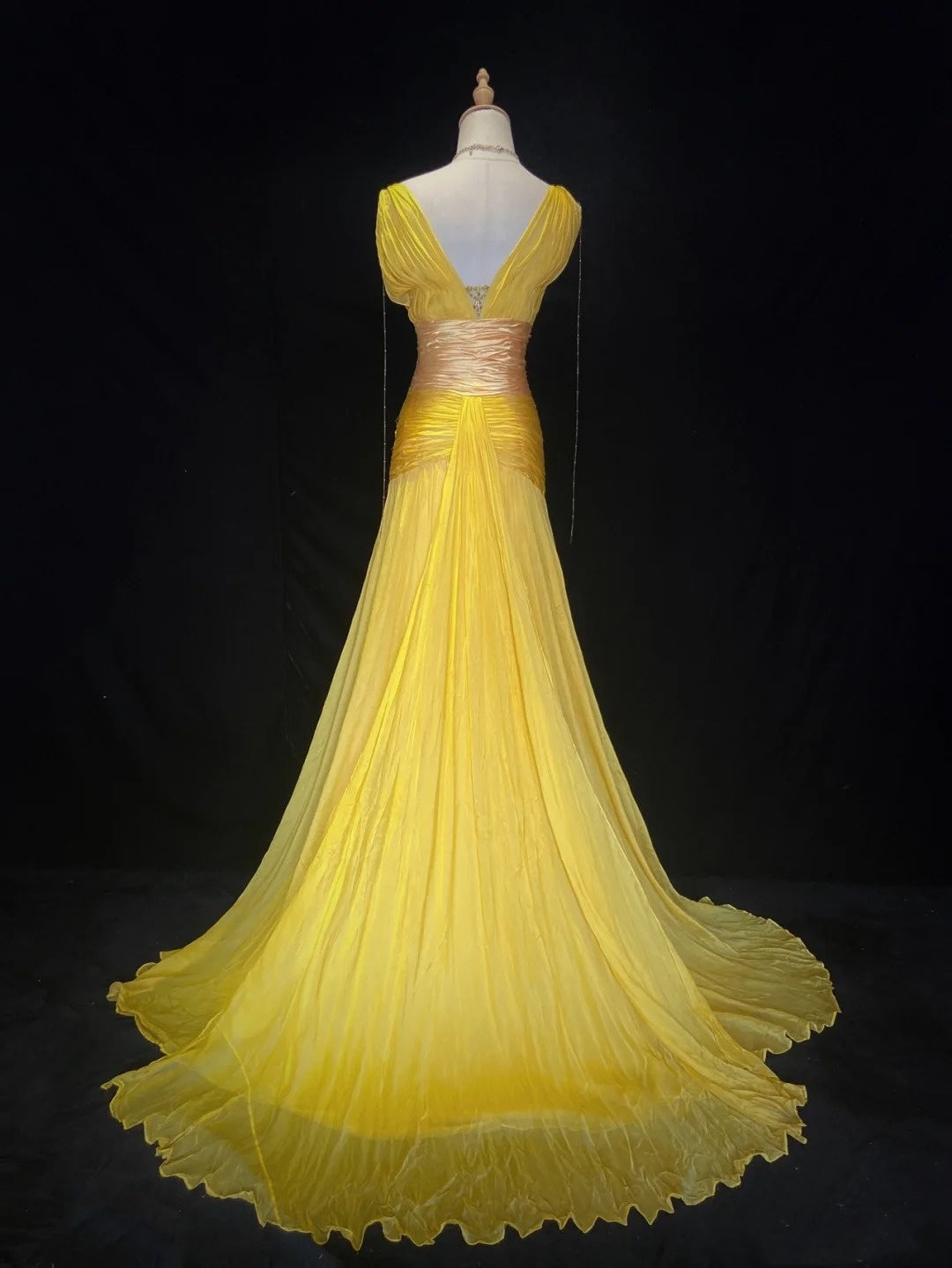 Robes de bal modestes sirène col en V mousseline jaune avec perles dentelle dorée longue robe de soirée formelle N3867
