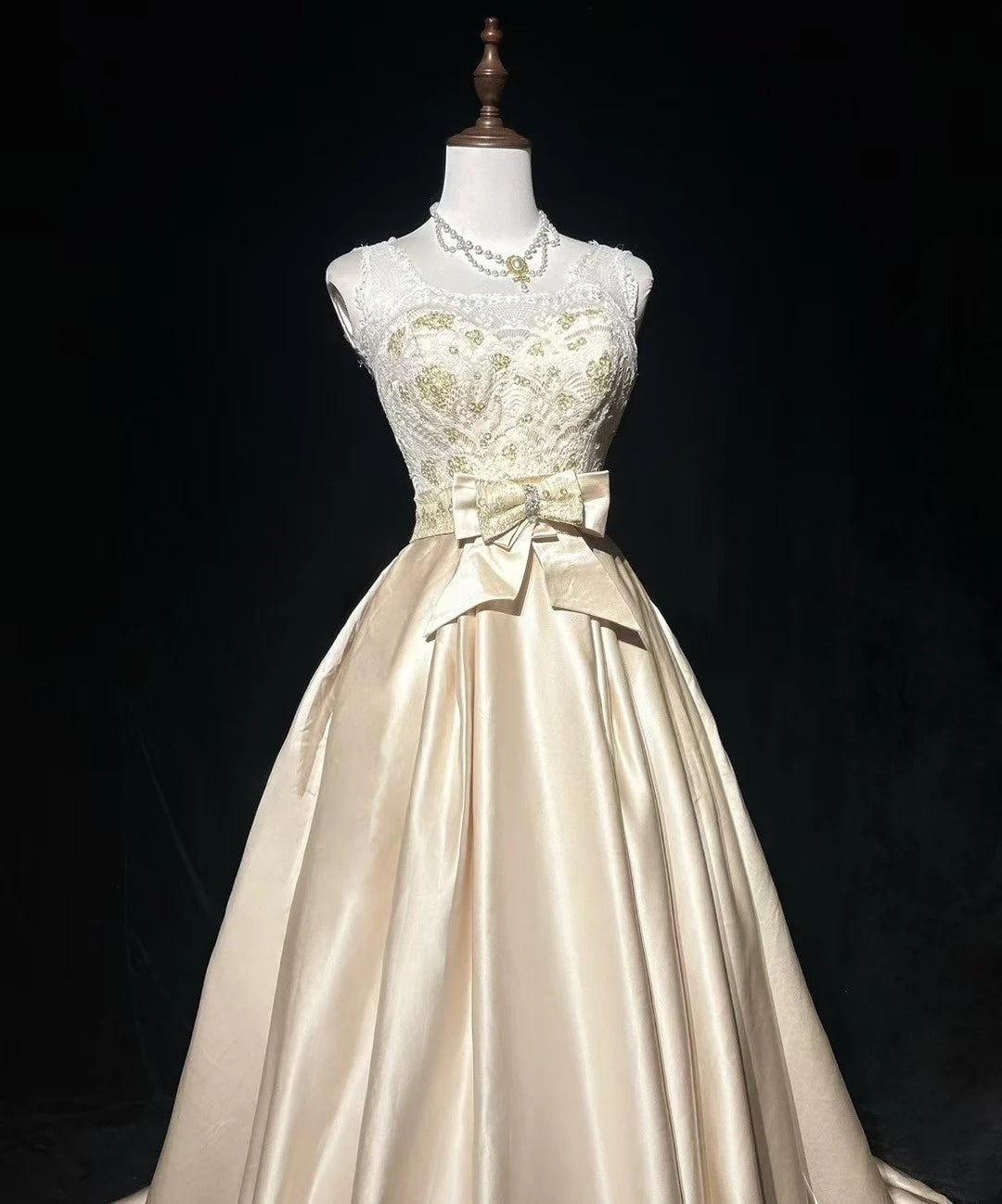 Zeitlose Hochzeitskleider Ballkleid Quadratischer Ausschnitt Champagner-Satin Mit Perlenbesetzter Spitze Lange Brautrobe N3435