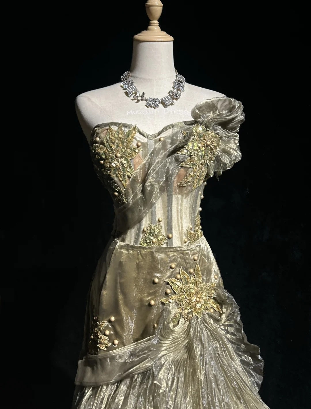 Robes de bal gothiques glamour Robes de soirée sirène sans bretelles en organza vert sans manches avec volants Robe de soirée semi-formelle N3795
