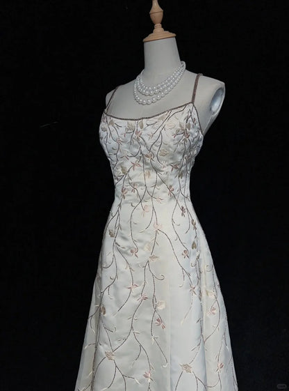 Belles Robes de Bal Coupe A Bretelles Fines en Satin Blanc avec Perles Longues Tenues de Soirée Formelles N3677