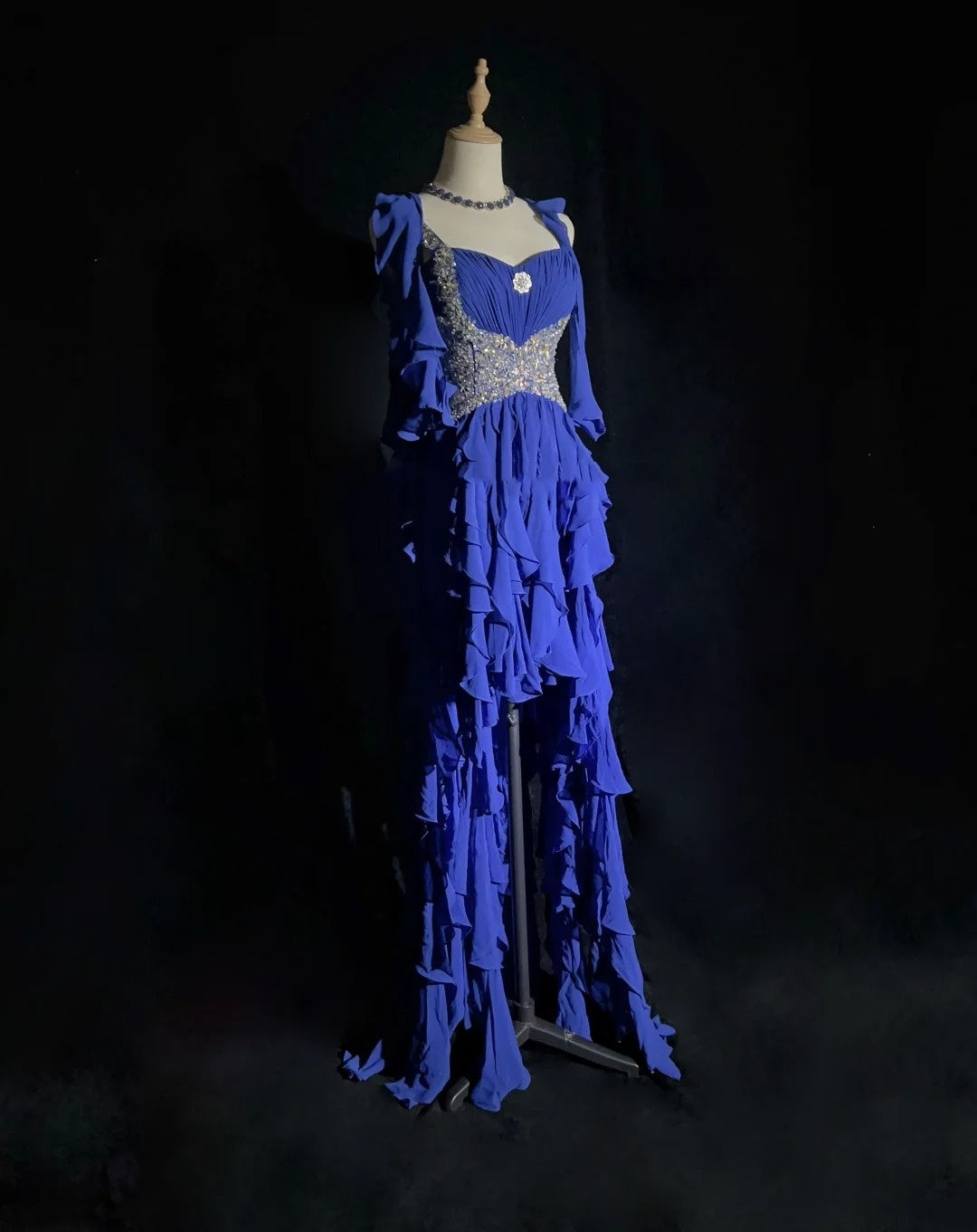 Robes de bal élégantes coupe trapèze asymétriques, une épaule, en mousseline bleu roi avec perles, sans manches, longue robe de soirée N2881