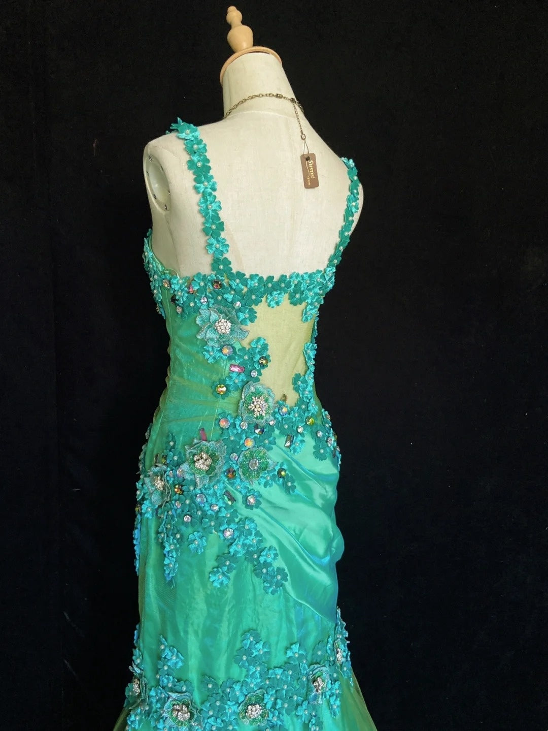 Elegante Abschlussballkleider Meerjungfrau Spaghettiträger Grüner Tüll mit Blumen Bodenlang Formelle Abendgarderobe N3490