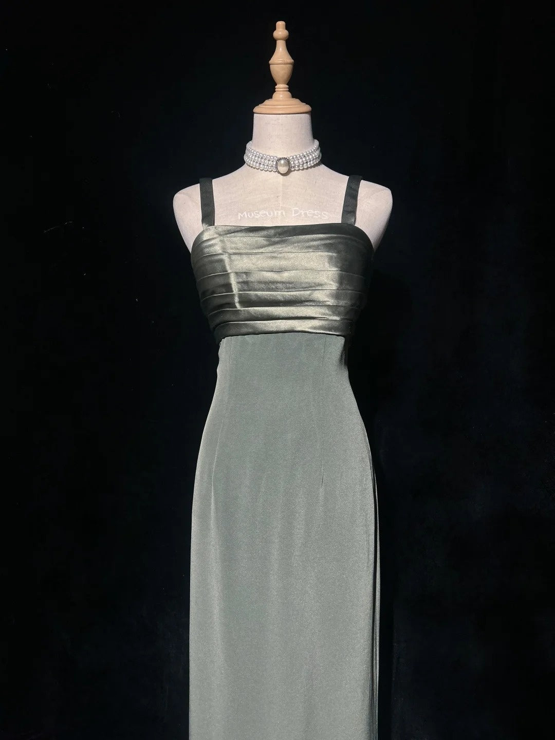 Robes de bal vintage, ligne A, bretelles spaghetti, satin vert avec perles, longue robe de soirée N2503
