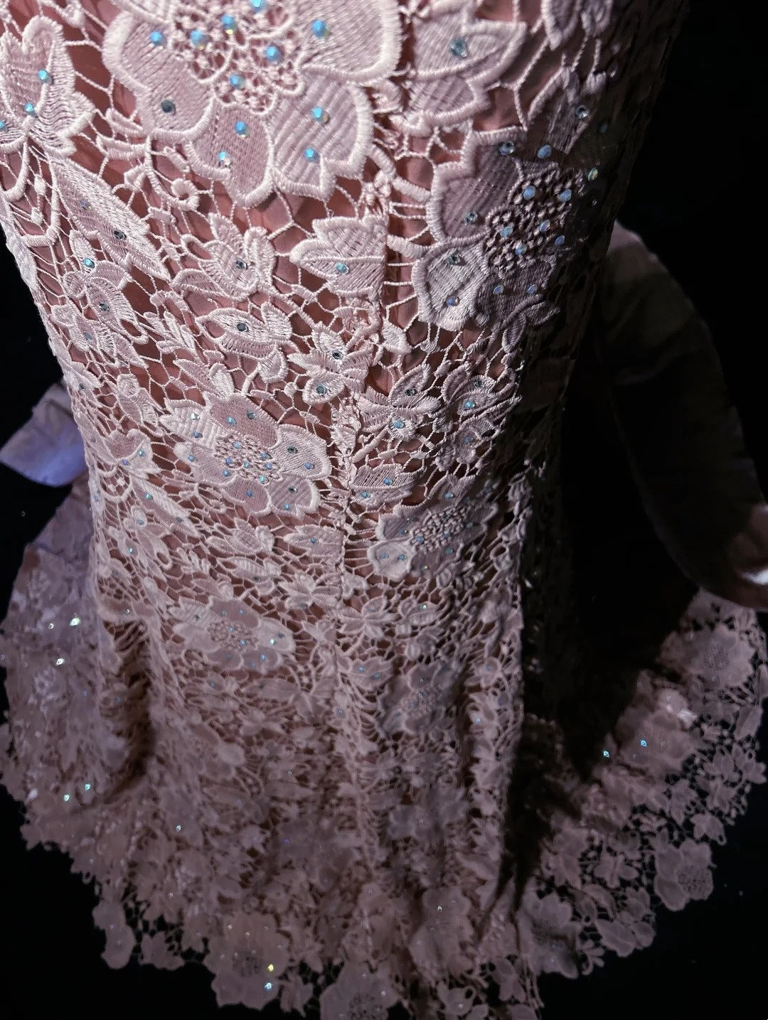 Vintage Meerjungfrauen-Abschlussballkleider mit V-Ausschnitt, rosa Spitze mit 3D-Blumen, lange Abendrobe aus den 1950er Jahren N2594