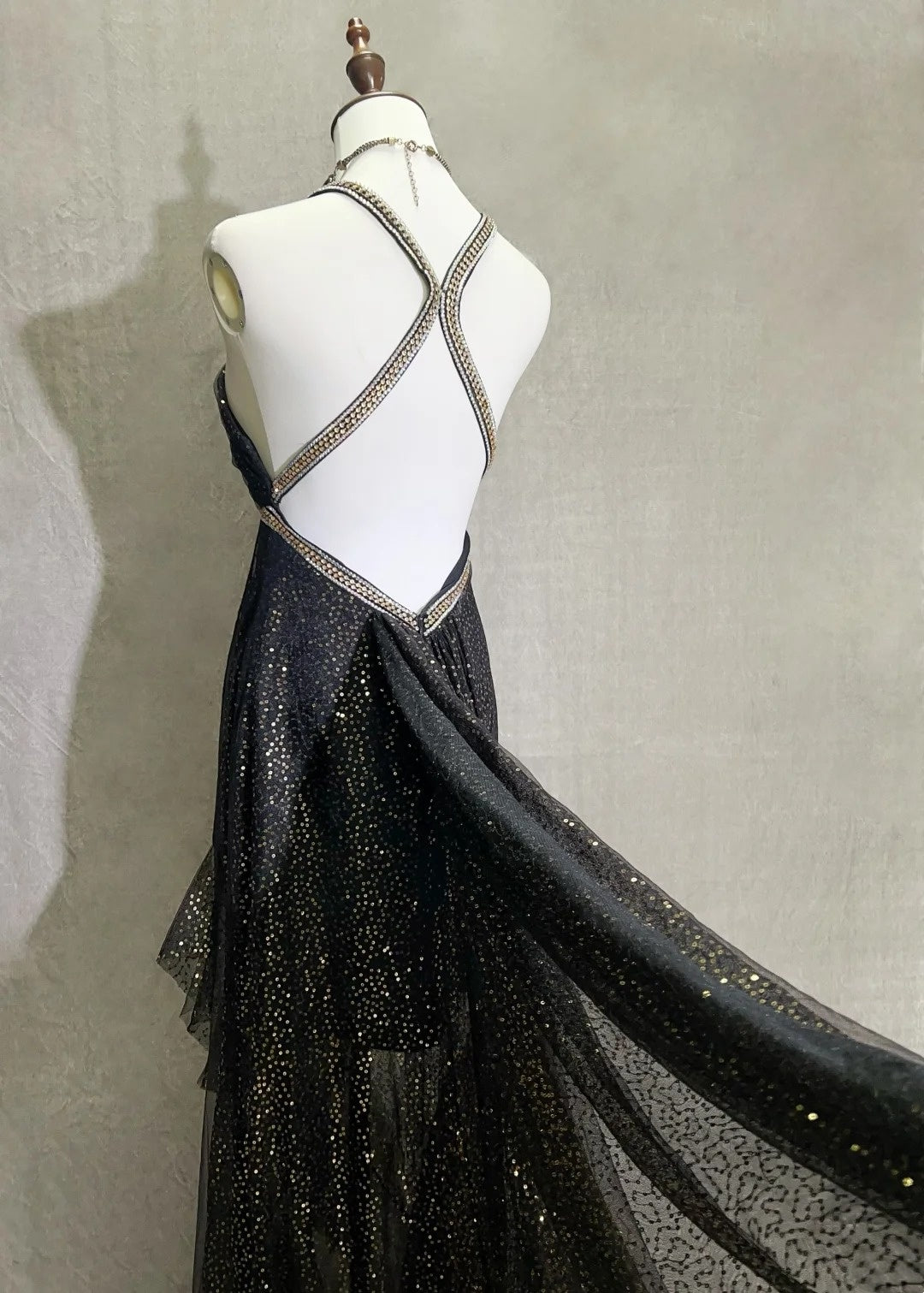 Vintage Abschlussballkleider Meerjungfrau Neckholder Schwarz Pailletten 70er Jahre mit Perlen Bestickt Rückenfrei Langes Abendkleid N2518
