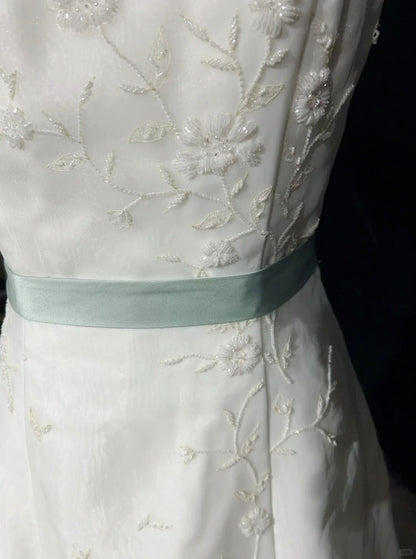 Robes de mariée uniques ligne A bustier blanc avec perles jardin d'été longue robe de mariée N3676