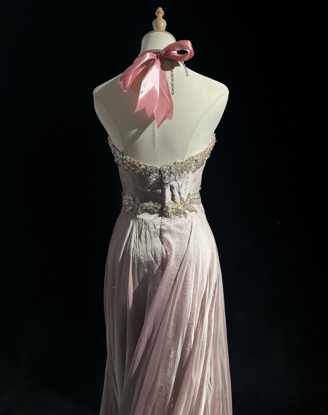 Vintage Ballkleid-Ästhetik A-Linie Neckholder Hellrosa Chiffon mit Perlenbesatz Langes Abendkleid N3034
