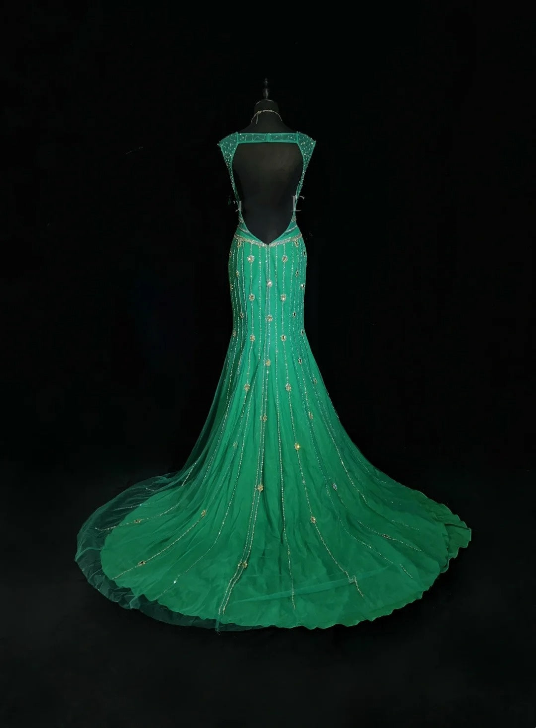 Glamouröse Ballkleider Meerjungfrau V-Ausschnitt Grüner Tüll Rückenausschnitt Mit Perlen Abendkleid N2872
