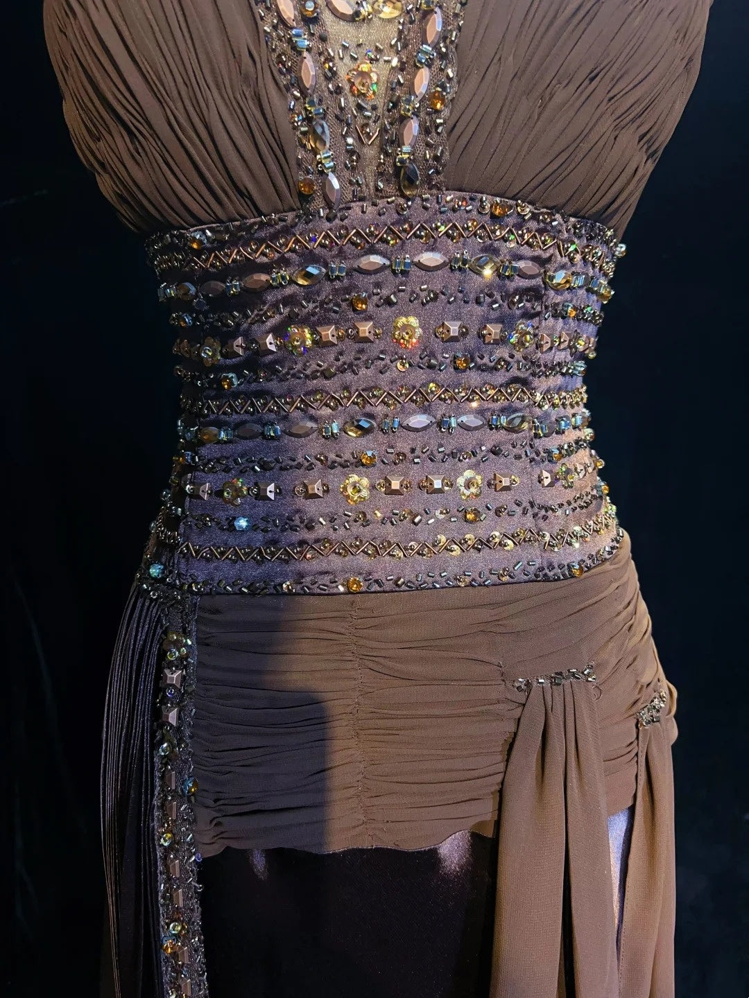 Robes de bal vintage sirène en mousseline de soie chocolat col en V avec perles longue robe de soirée N2453