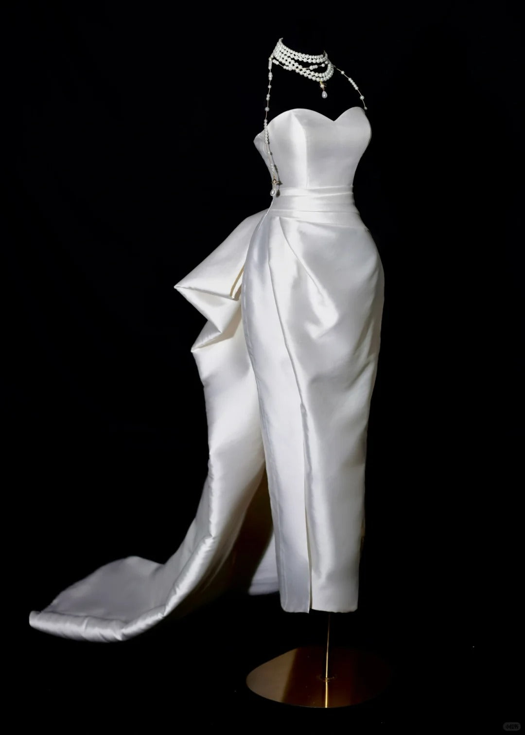 Schlichtes Brautkleid, Etuikleid, herzförmiger Schnitt, Satin, plissiert, figurbetont, langes Brautkleid AB2530