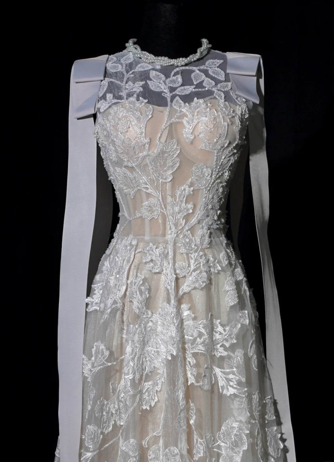 Luxuriöses Brautkleid im A-Linien-Schnitt mit Rundhalsausschnitt und Spitze, figurbetontes Brautkleid AB2520