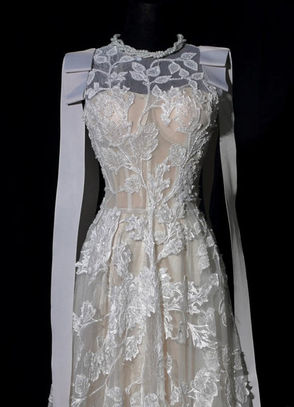 Luxuriöses Brautkleid im A-Linien-Schnitt mit Rundhalsausschnitt und Spitze, figurbetontes Brautkleid AB2520