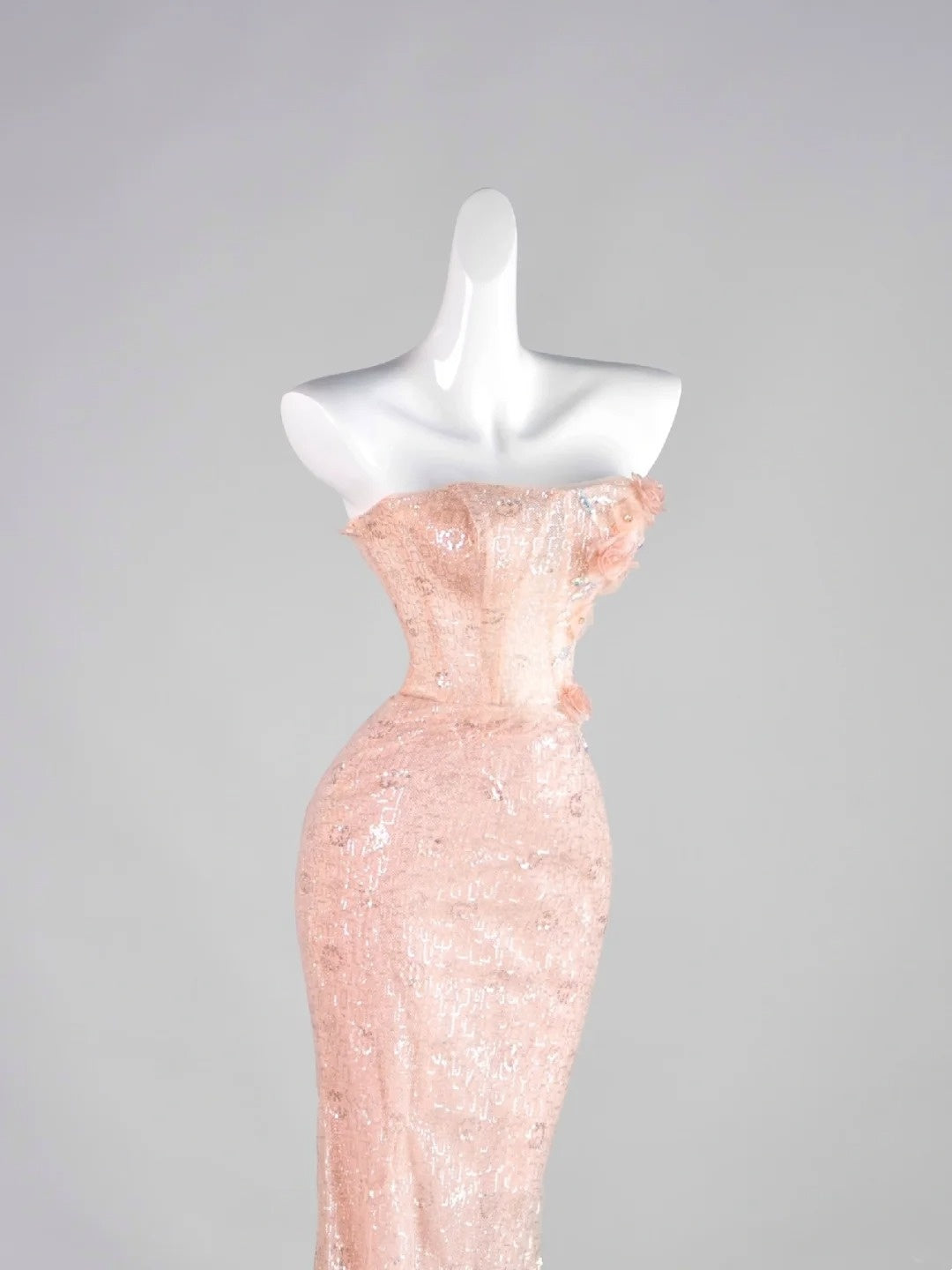 Elegantes, ärmelloses, trägerloses Meerjungfrauen-Abendkleid in Rosa mit Pailletten, Modell N1287