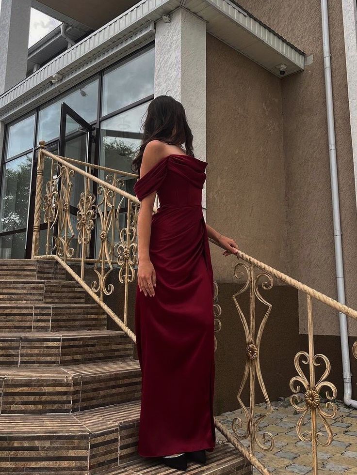 Robe de bal de fin d'année modeste pour lycéennes - Inspiration pour les lycéennes - Robe longue bordeaux à épaules dénudées et manches, coupe trapèze, style semi-formel, pour adolescentes AB1970