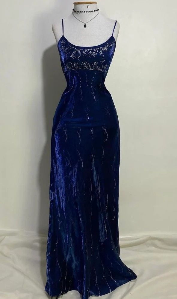 Robe de bal longue en velours bleu roi, coupe trapèze, bretelles spaghetti, style unique. Inspiration robe de soirée bleu foncé AB718