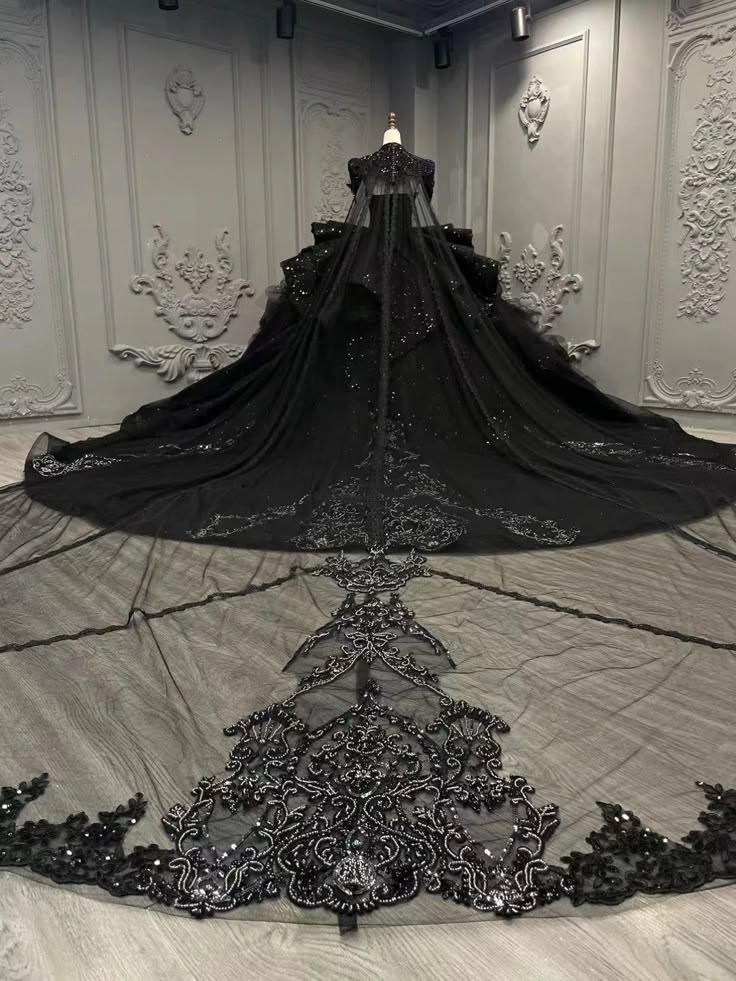 Modest Ball Gown Strapless Black Appliques Tulle Long Quinceanera Dresses Sexy Quinceanera Gowns Sweet 16 Dress B255