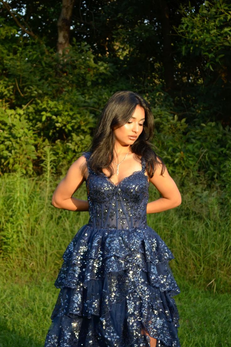 Robe de bal spéciale à bretelles en forme de cœur, dentelle bleu marine foncé, fente haute, sans manches, longue, inspiration robe de bal AB1031