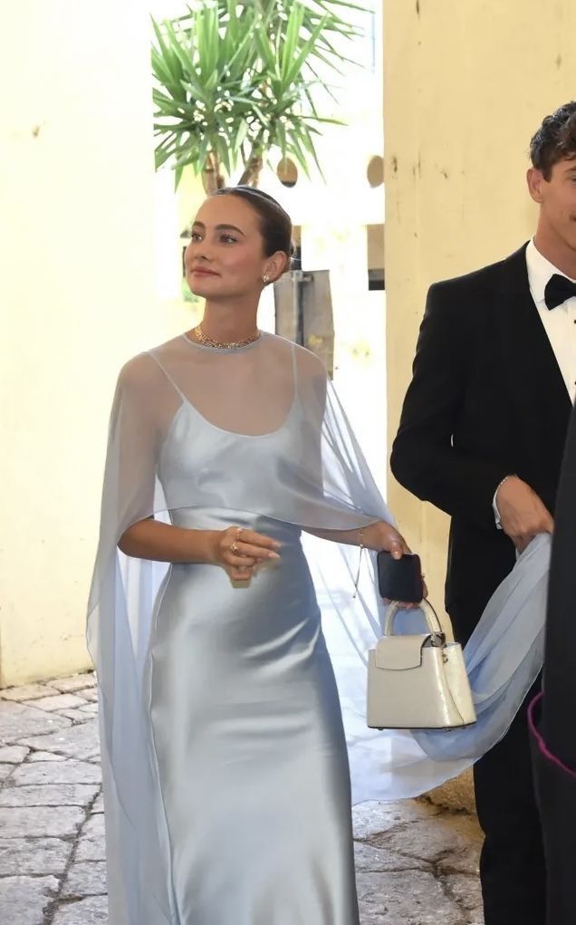 Schlichtes, blaues Chiffon-Abendkleid mit Spaghettiträgern in A-Linie – auch als Ballkleid oder Hochzeitsgastkleid geeignet (Modell N891)