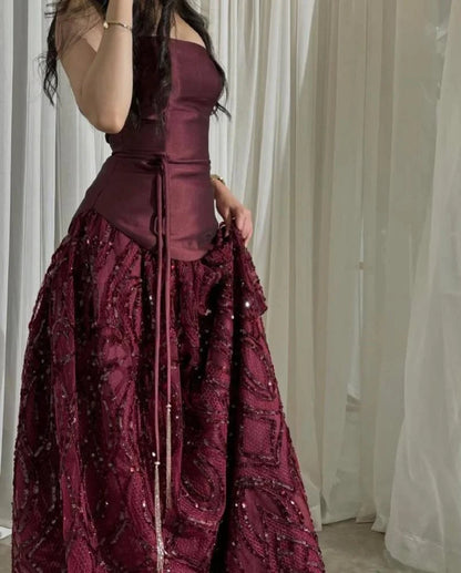 Robe de bal vintage trapèze sans bretelles en satin bordeaux, longueur au sol, inspiration dentelle, robe longue de bal B386