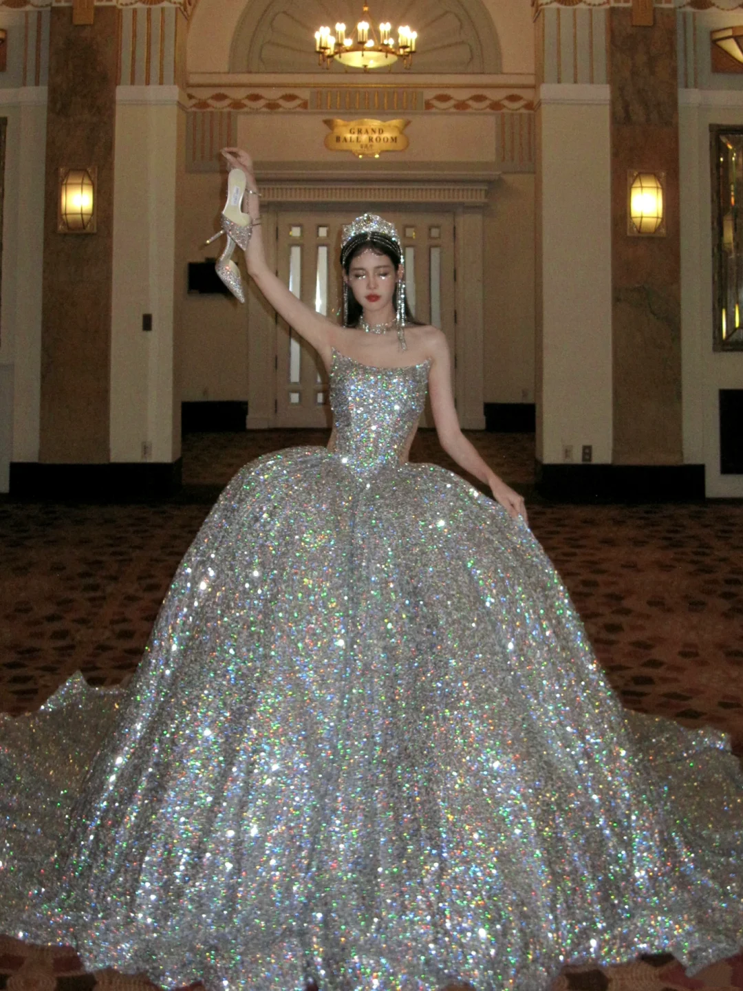 Robe de bal intemporelle bustier argentée à sequins, longue robe de soirée, inspiration robe de bal RB1956