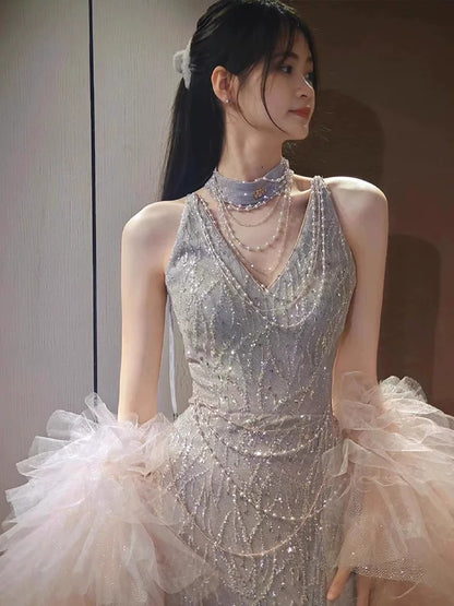 Robe de bal fourreau pailletée sans manches à col en V et fente en tulle, inspiration pour une longue soirée ou un 18e anniversaire (AB2226)