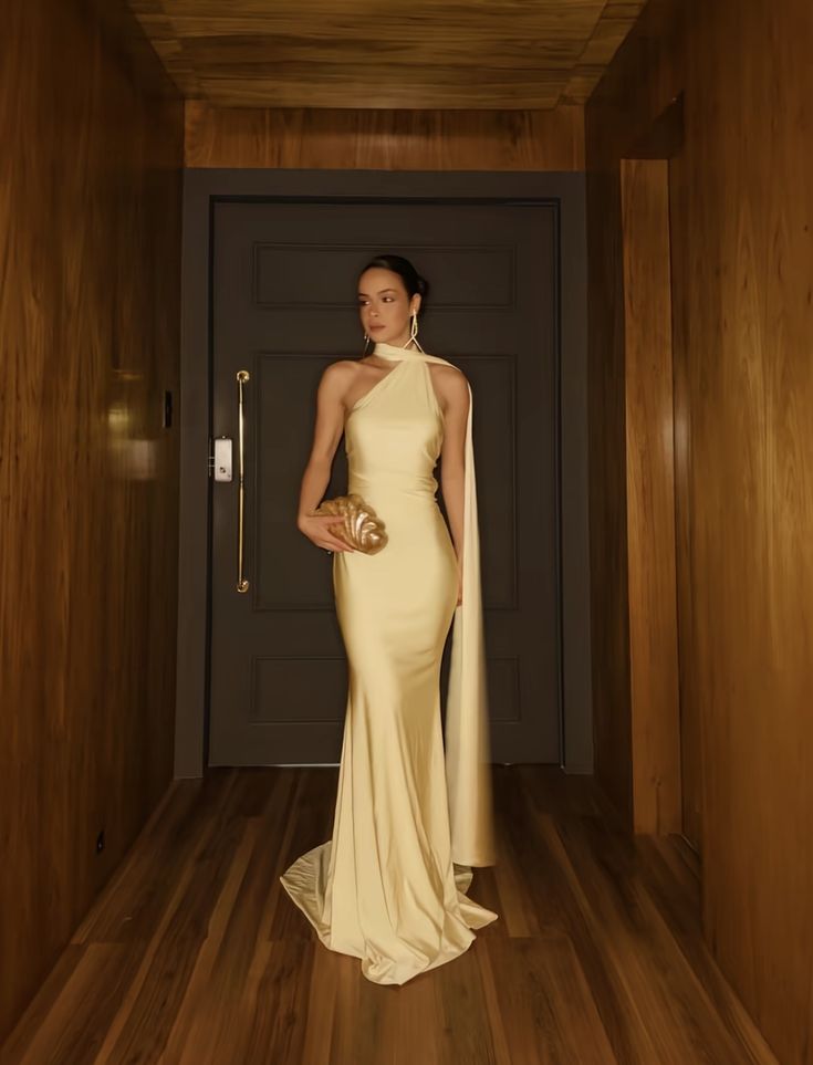 Robe de soirée élégante jaune sirène asymétrique à une épaule, longue et cintrée, idéale pour un bal de promo ou un dîner chic (AB2049)