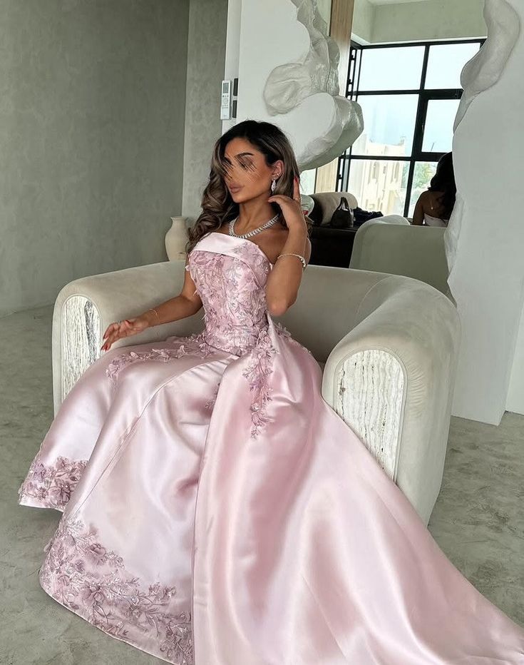 Robe de soirée élégante rose pour femme, coupe trapèze, sans bretelles, en satin, ornée d'appliques et d'une traîne amovible (AB498)