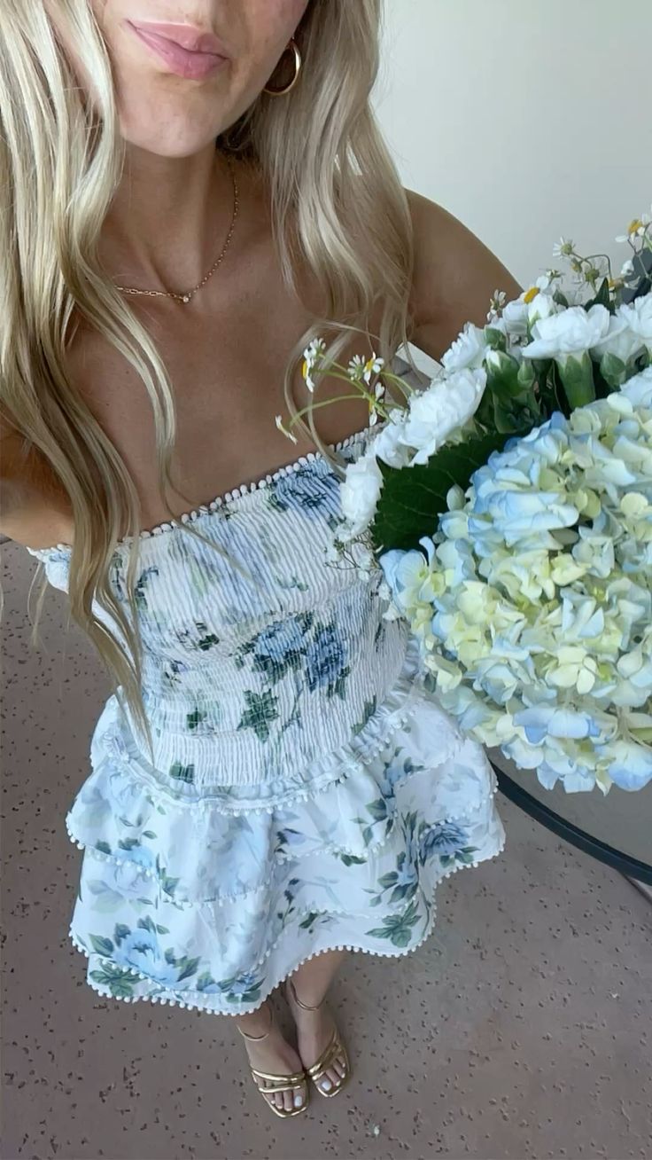 Robe Courte de Soirée Bleue Ciel "Inspirée Rio" à Fleurs, Sans Bretelles, Coupe Trapèze Tendance pour Bal de Promo ou Retour à la Maison RB4096