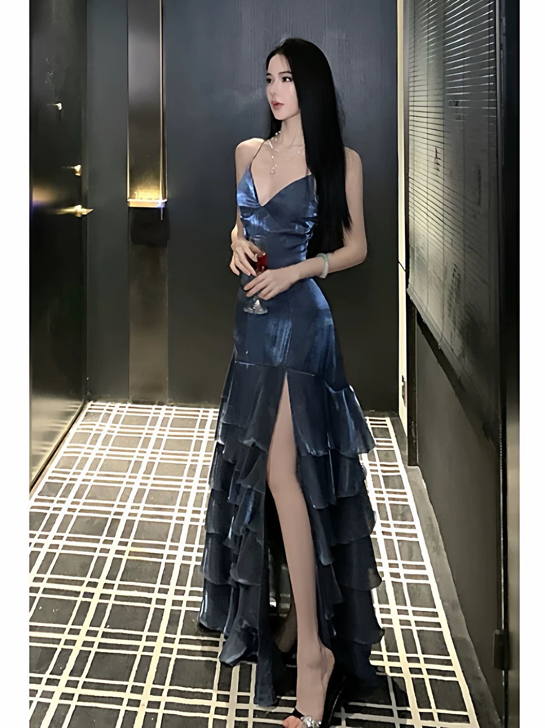 Elegantes Meerjungfrauen-Abendkleid mit Neckholder und Spaghettiträgern, langem Schlitz, marineblau, langes Abendkleid N700