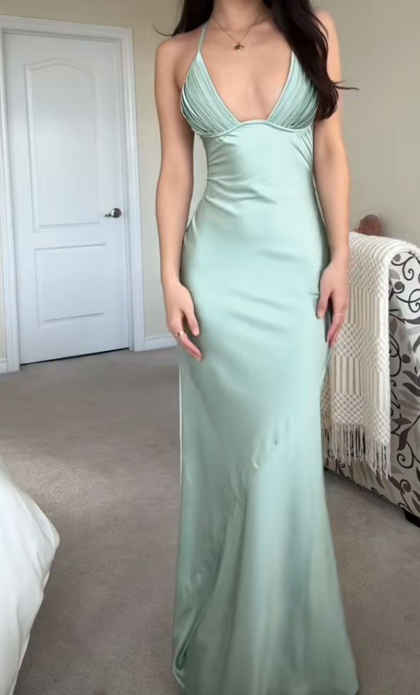 Robe longue sirène dos nu en satin vert menthe, inspiration été-printemps, idéale pour les invités de mariage et les anniversaires (N1567)