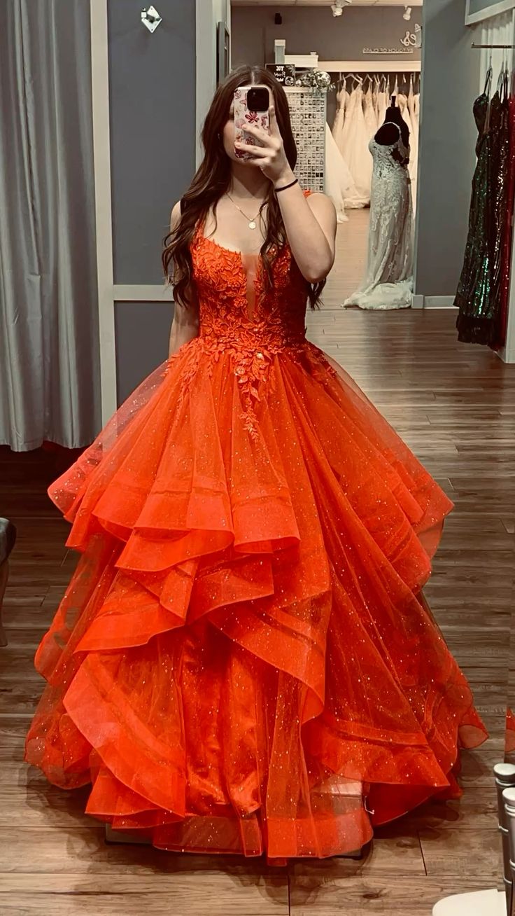 Niedliches Ballkleid mit V-Ausschnitt, orangefarbener Spitze, langes Abendkleid, formelles Partykleid, Inspiration für ein Abendoutfit AB801