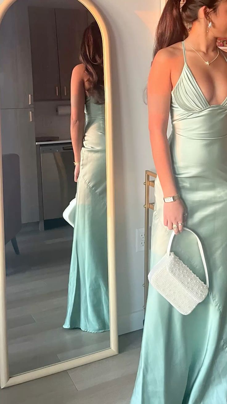Robe longue sirène dos nu en satin vert menthe, inspiration été-printemps, idéale pour les invités de mariage et les anniversaires (N1567)
