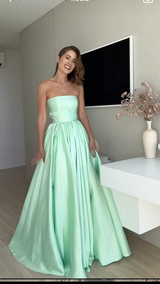 Elegantes, trägerloses, mintgrünes Satin-Abendkleid in A-Linie mit baskierter Taille und ärmellosem Schnitt AB454