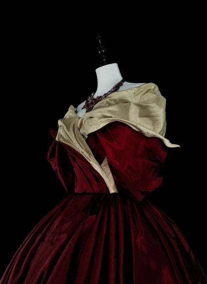 Robe de bal vintage années 1760, épaules dénudées, satin bordeaux plissé, longue, N1595