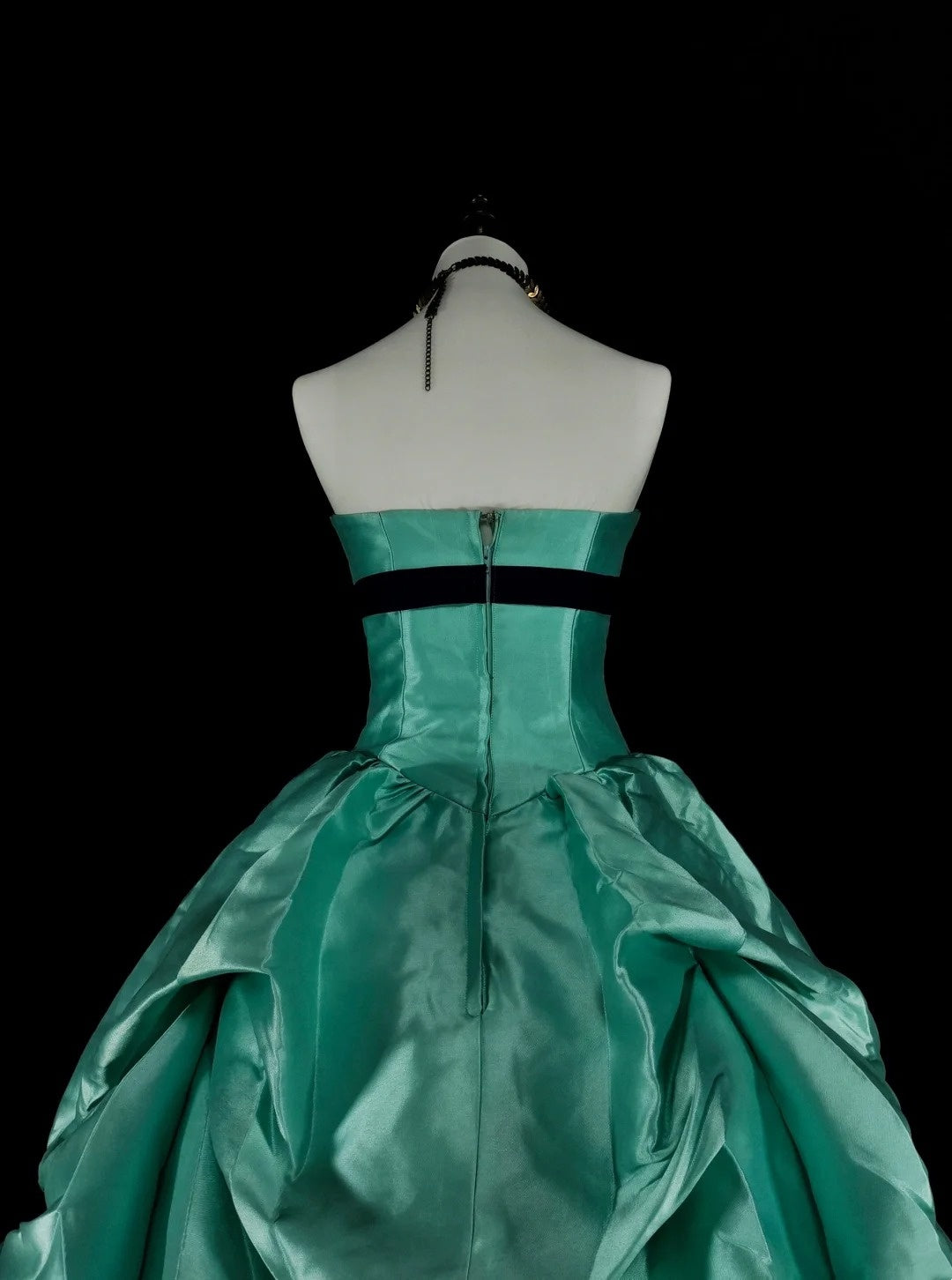 Vintage Ballkleid aus den 1760er Jahren, grün mit plissiertem Satin, langes Abendkleid N1598