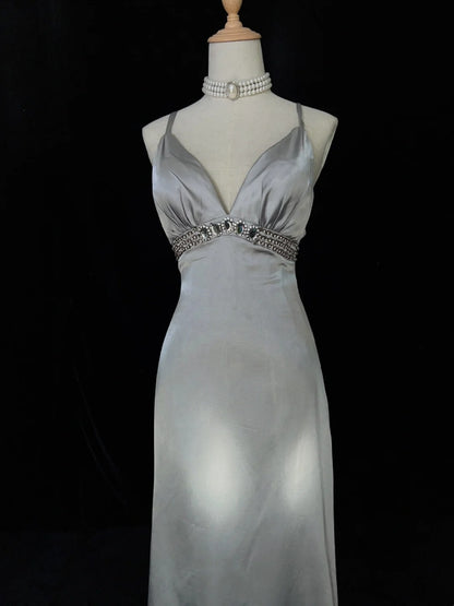 Elegante Abschlussballkleider Inspiration Meerjungfrauen-Spaghetti-Träger Silber Gala Satin Ärmelloses Vintage Abendkleid N3181