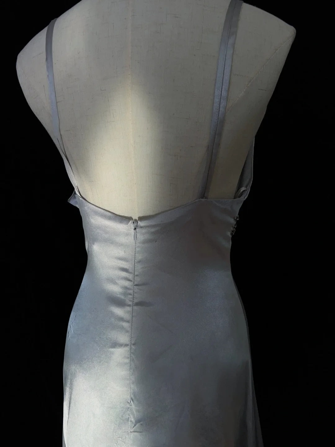 Elegante Abschlussballkleider Inspiration Meerjungfrauen-Spaghetti-Träger Silber Gala Satin Ärmelloses Vintage Abendkleid N3181