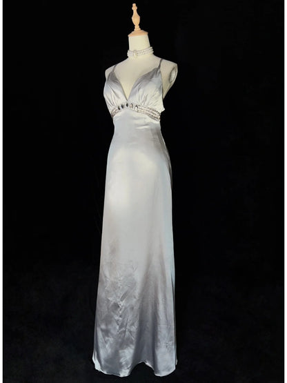 Elegante Abschlussballkleider Inspiration Meerjungfrauen-Spaghetti-Träger Silber Gala Satin Ärmelloses Vintage Abendkleid N3181