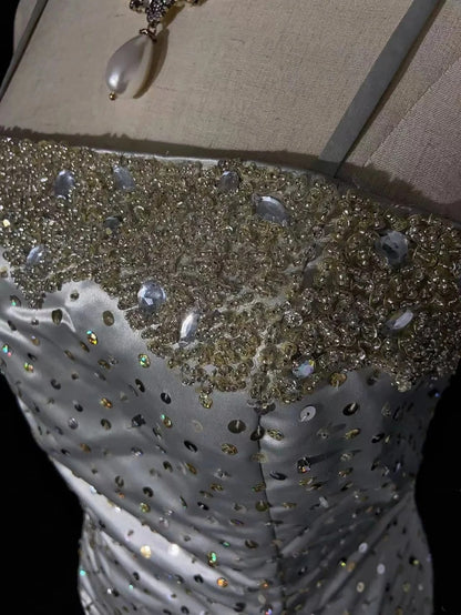 Robes de bal élégantes Inspiration sirène Bretelles fines Gala argenté Satin Perles Robe de soirée vintage N3182