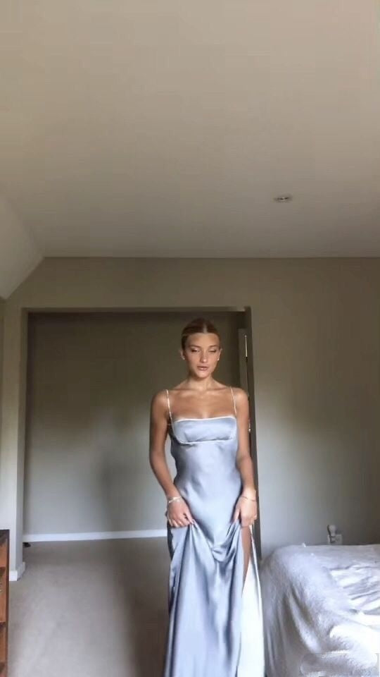 Bezauberndes langes A-Linien-Kleid mit Spaghettiträgern und Satinschlitz – Inspiration für Sommer und Frühling – ideal für Hochzeiten, Geburtstage und andere Anlässe (N1568)