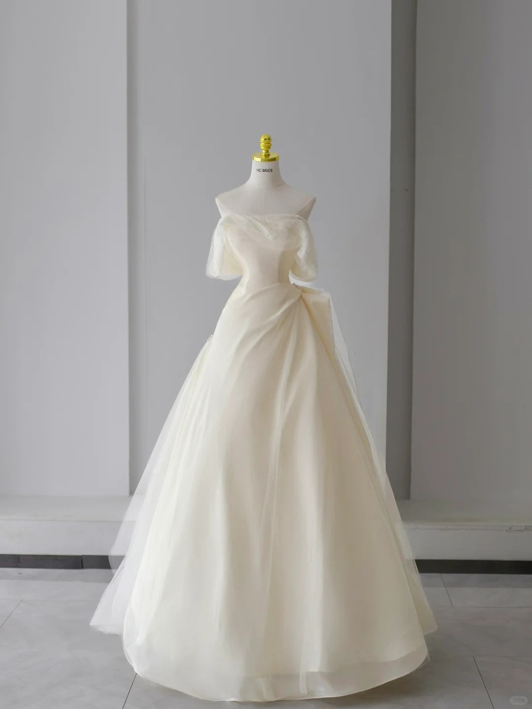 Robes de Mariée Princesse Robe de Bal Épaules Dénudées avec Manches Courtes Robe de Mariée N3091