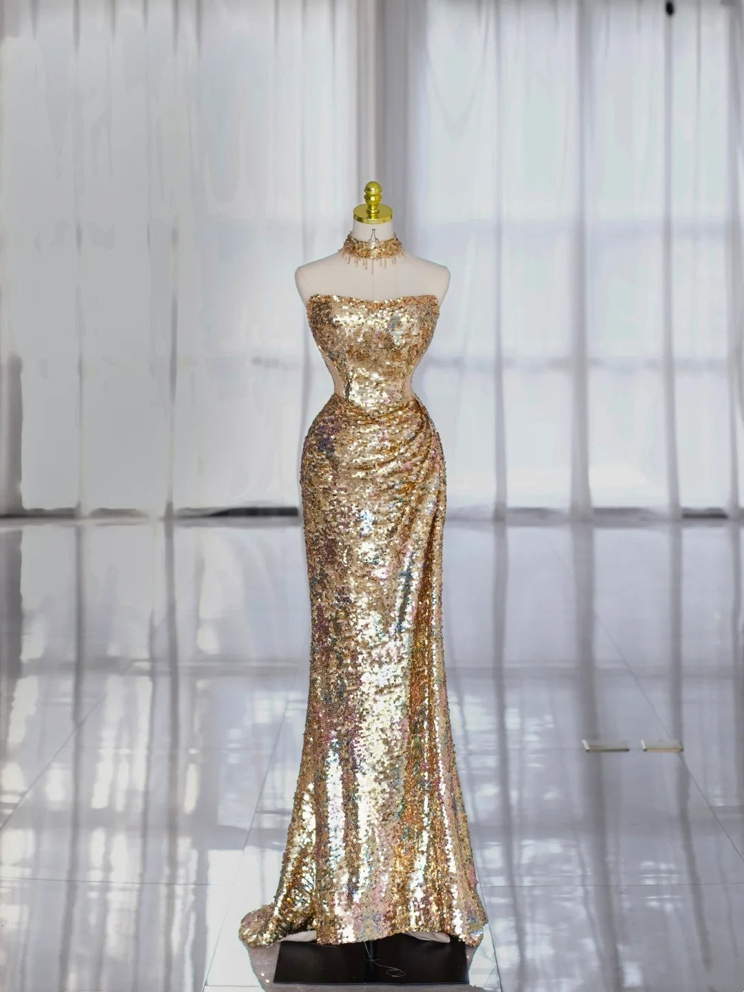 Elegante Meerjungfrau-Abschlussballkleider, trägerlos, goldfarben, Pailletten, mit gefaltetem, langem Abendkleid N2941