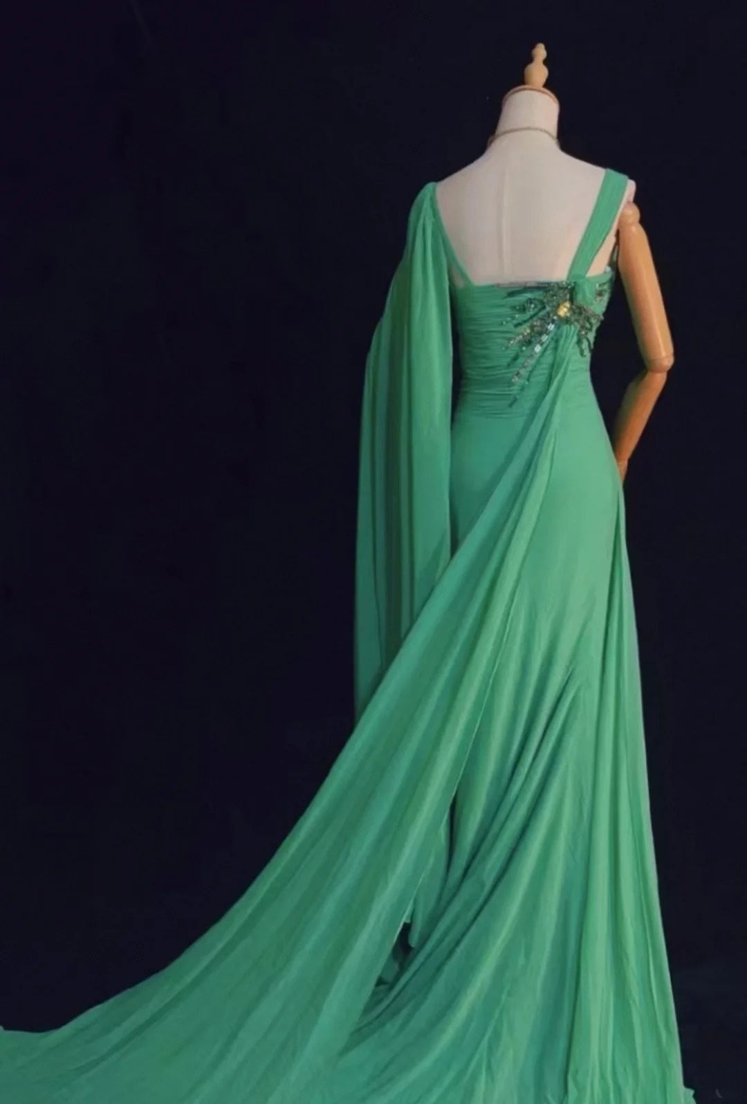 Elegantes Meerjungfrauen-Abendkleid mit One-Shoulder, grünem Chiffon und silbernem Perlenoberteil, langes Ballkleid N2726