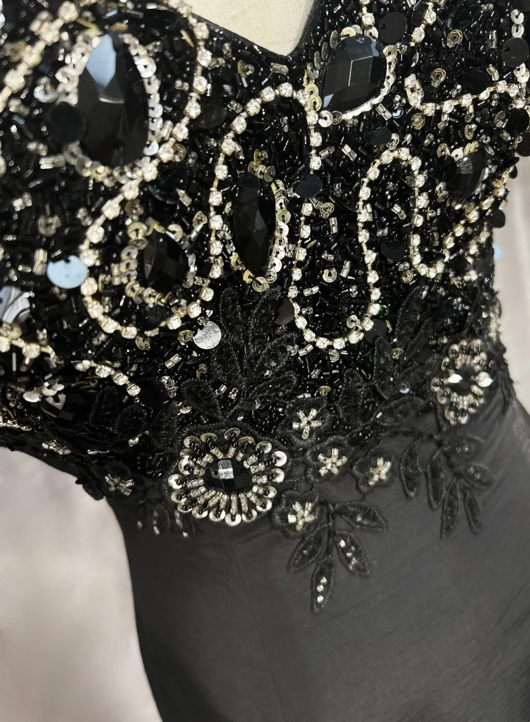 Robes de bal vintage, inspiration sirène, fines bretelles, noires, longues, années 1990, avec applications de perles, robes de soirée N3378