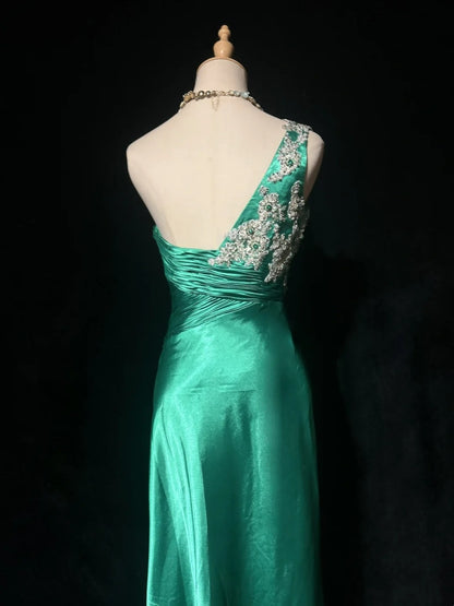 Robes de bal vintage coupe trapèze asymétrique en satin vert des années 70 avec appliques en dentelle longue robe de soirée N2529