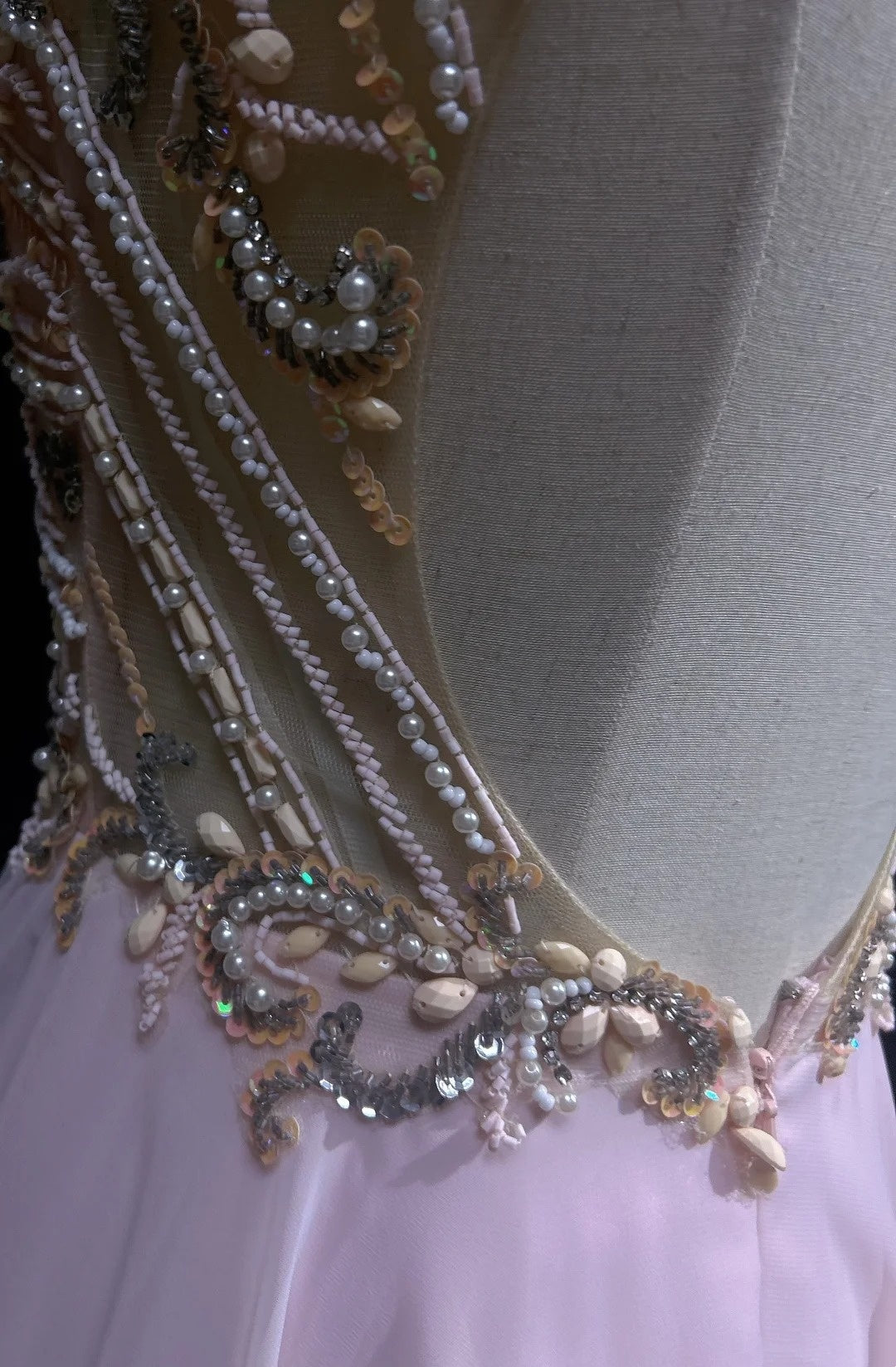 Robes Vintage Esthétique Bal de Promo Trapèze Bijoux Perles Rose Chiffon avec Perles Longue Robe de Soirée N3033