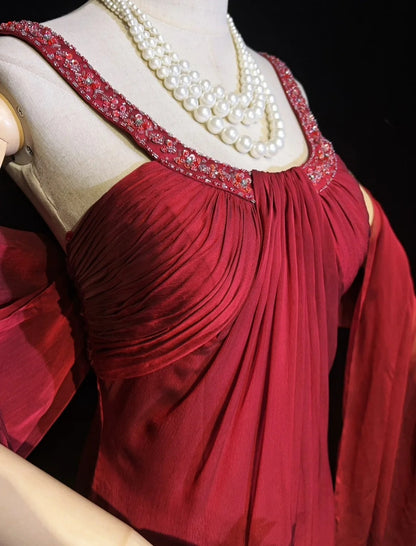 Elegante Abschlussballkleider A-Linie Rundhalsausschnitt Burgund Chiffon Mit Cape Perlen Ärmellos Langes Abendkleid N2885