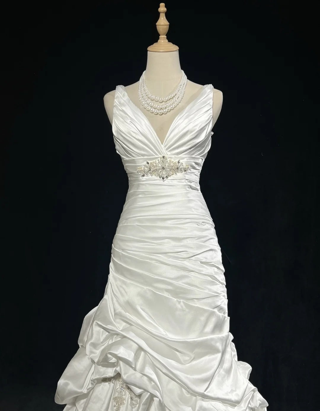 Vintage Mermaid V Neckline Sleeveless Floor Length Satin White Ruffled Ruched Wedding Dresses RB3314